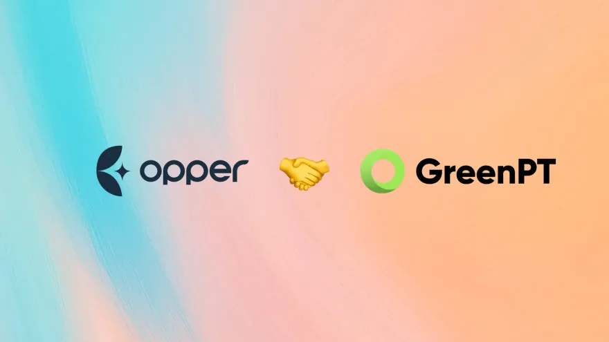 Het logo van Opper AI en het logo van GreenPT naast elkaar met een handdruk ertussen, op een pastelkleurige verloopachtergrond.